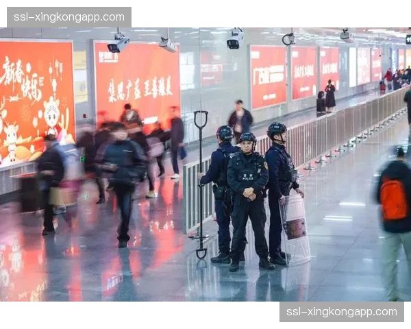 特写:比赛日清晨,安保指挥中心如何利用大数据预测人流与部署警力 特写:比赛日清晨,安保指挥中心如何利用大数据预测人流与部署警力