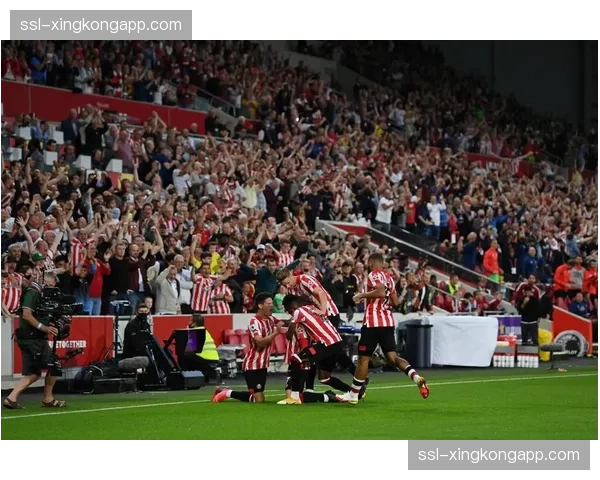 战报：布伦特福德2-1西汉姆联，蜜蜂凭借高效的定位球与坚固的低位防守拿下关键三分